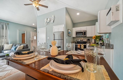 New Port Richey House | Newly Remodeled Cottage Close to the River
