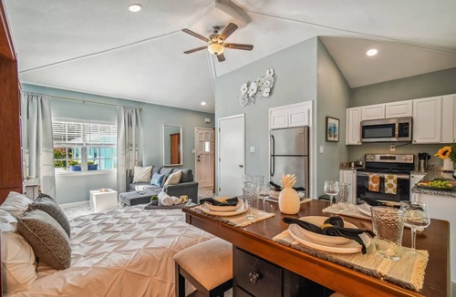 New Port Richey House | Newly Remodeled Cottage Close to the River