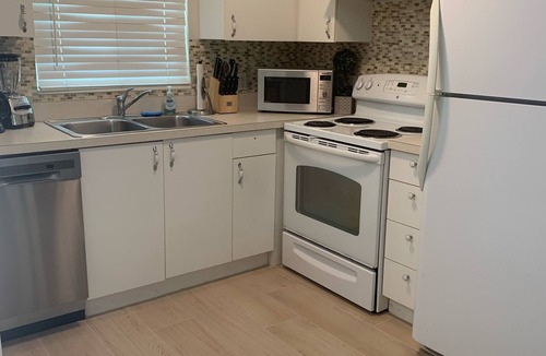 Longboat Key Condo | Newly Remodeled! Directly Across from Beach ~ Condo