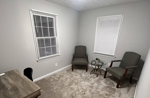 Jefferson House | Newly Remodeled Home in Quiet and Safe Neighborhood.