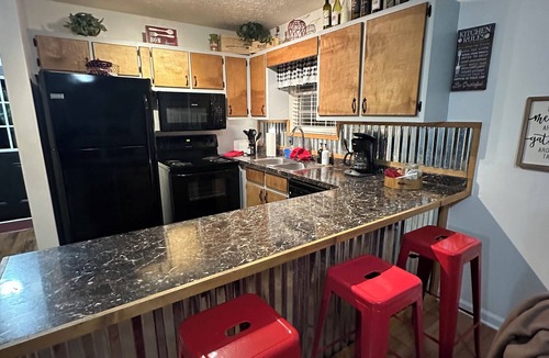 Cumming House | NEWLY remodeled house. Close to Vineyards & Lake Lanier