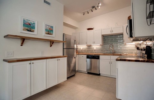 Folly Field House | Newly Renovated Duplex- 4th Row