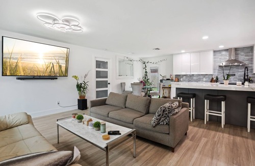 Boynton Beach House | NEWLY RENOVATED 1/1 with large fenced yard… centrally located restaurant/beach!