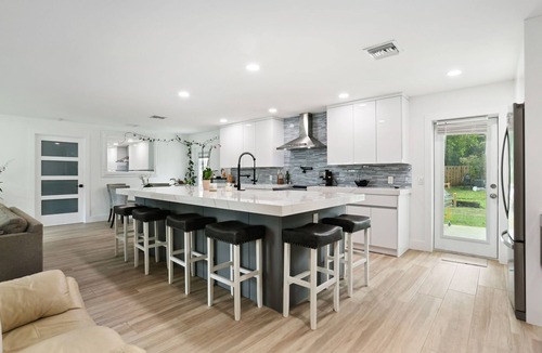 Boynton Beach House | NEWLY RENOVATED 1/1 with large fenced yard… centrally located restaurant/beach!