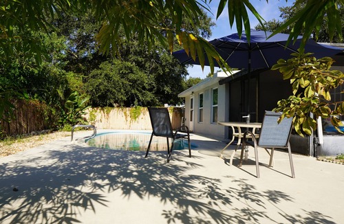 Lakeview Village House | Newly Renovated 3 Bedroom Pool House