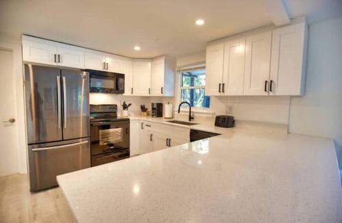 Park East House | Newly Renovated Beach House w/ Heated Pool