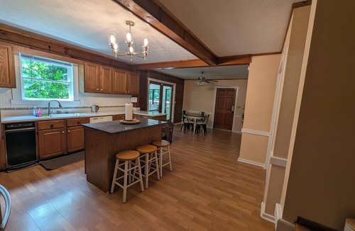 Snellville Cabin | NEWLY RENOVATED Cozy Elegant Cabin Good for Large Groups