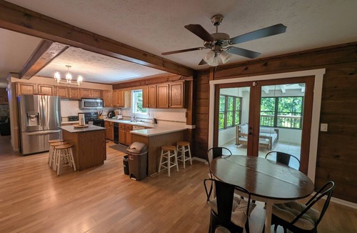 Snellville Cabin | NEWLY RENOVATED Cozy Elegant Cabin Good for Large Groups