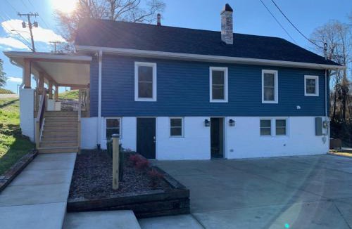 Lincolnton Apartment | Newly Renovated Lincolnton Downtown Rail Trail Apartment - Walk to Main St