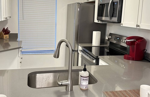 Kings Lake Condo | Newly Renovated Lovely Cozy 2-Bed/2bath Condo near Downtown Naples