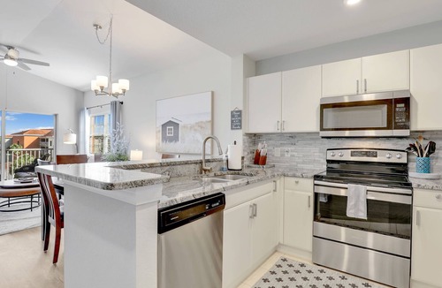 East Naples Condo | Newly Renovated Luxury Top Floor Condo! Walk to PickleBall! Gated/Pool/Gym