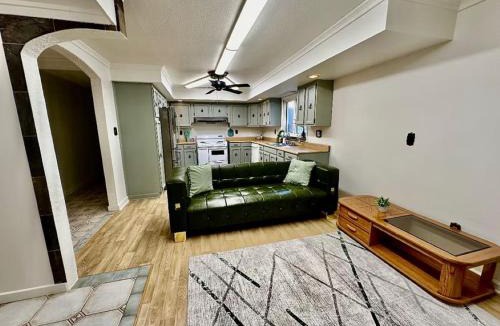 Wilmington Apartment | Newly Renovated Quiant 2-bed 2-bath Apt