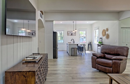 Clayton House | Newly Renovated & Spacious 4/3.5 Peaks Ridge @ Downtown Clayton - Pet Friendly!