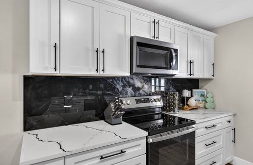Largo House | Newly Renovated Spacious 5-bedroom house with Pool and Hot Tub in Largo