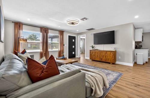 Largo House | Newly Renovated Spacious 5-bedroom house with Pool and Hot Tub in Largo