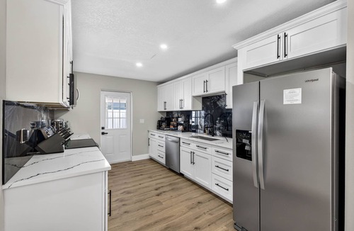 Largo House | Newly Renovated Spacious 5-bedroom house with Pool and Hot Tub in Largo