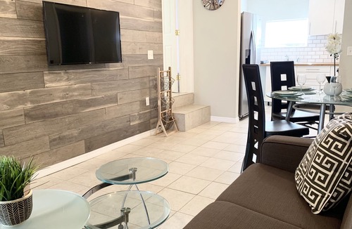 Southgate Cottage | Newly updated cottage close to Downtown and beach