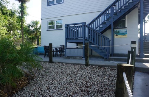 Smith's Memento Apartment | Newly Updated Walk to Beach & Ocean Center