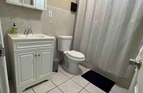East Orange Apartment | NICE 2 Br| 1 Bath | Nice Area | Close to EWR & NYC