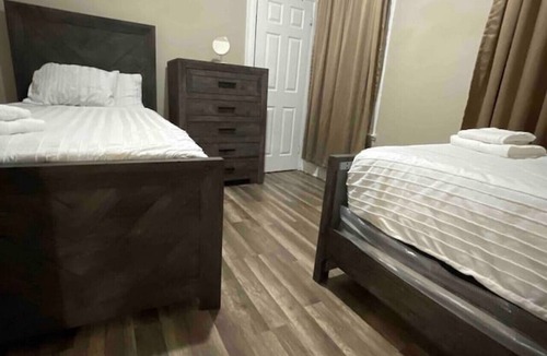East Orange Apartment | NICE 2 Br| 1 Bath | Nice Area | Close to EWR & NYC