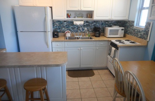 St. Pete Beach Condo | Nice Condo directly on St Pete beach, walk to restaurants/night life.