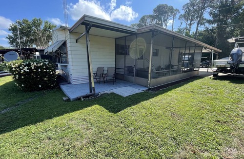 Lake George House | Nice quiet home just minutes by boat to Silver Glen, Salt Springs