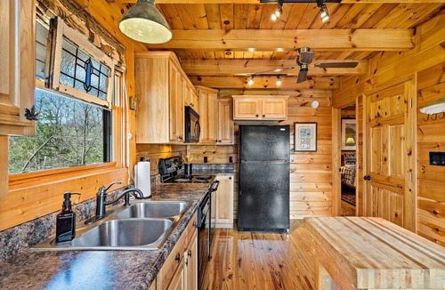 Bostic House | Nice Views, Log Cabin, Gated Community - Mountain Vista by Carolina Properties