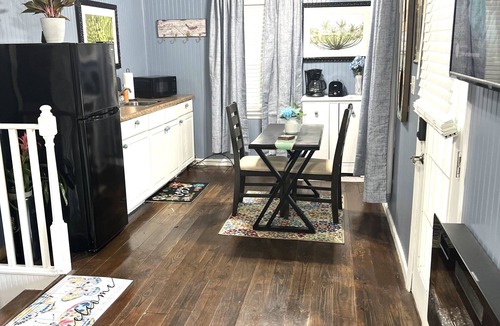 Hartsfield Cottage | Nico's Cottage: Nestled in the woods next to DeMott Lakeside