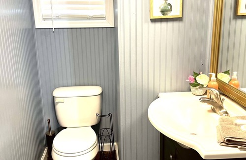 Hartsfield Cottage | Nico's Cottage: Nestled in the woods next to DeMott Lakeside