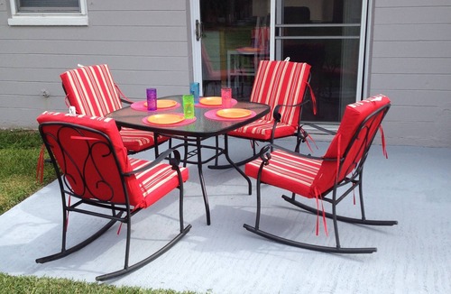 Oakview Heights House | No snow here. 5 minute walk to the beach. Quiet neighborhood.