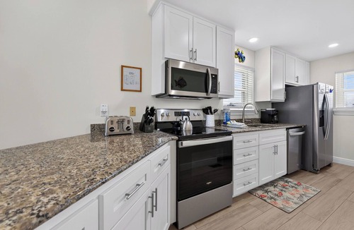 East End House | No Worries - Beach Front, Pet Friendly, Beach Gear Credit included!