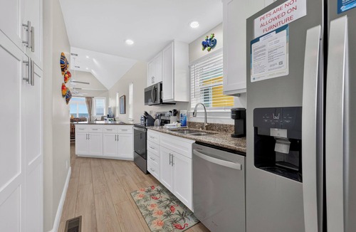East End House | No Worries - Beach Front, Pet Friendly, Beach Gear Credit included!