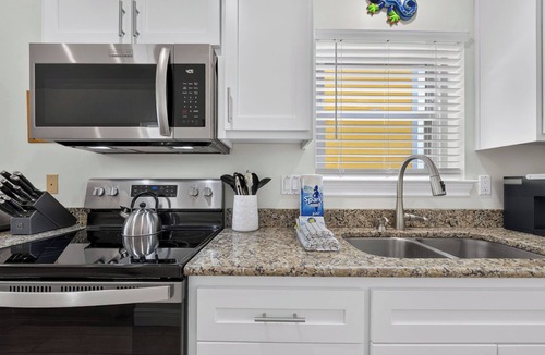 East End House | No Worries - Beach Front, Pet Friendly, Beach Gear Credit included!