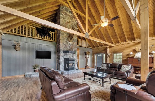 Bethpage Cabin | Noble Heights - Bethpage, TN