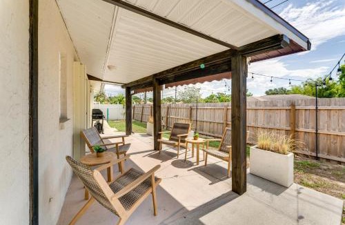 Laurel House | Nokomis Home with Screened Pool, 3 Mi to Beaches!