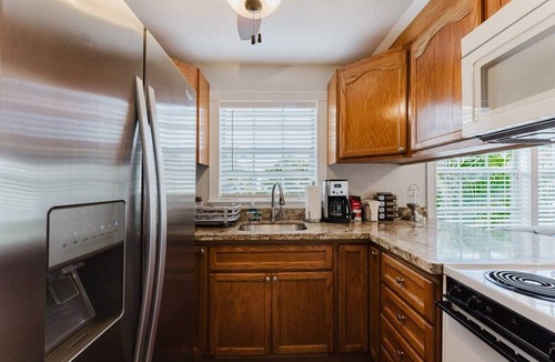 Grandview Heights Condo | Nola Suite a Cozy Retreat Htd Pool and BBQ