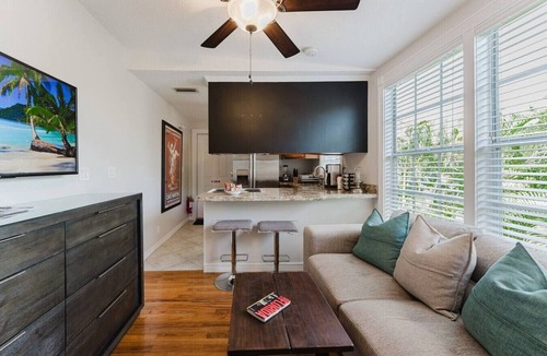 Grandview Heights Condo | Nola Suite a Cozy Retreat Htd Pool and BBQ