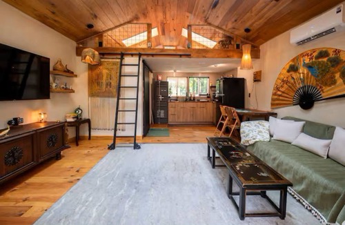 Cherry Log House | Nomad’s Nest A Worldly Tiny Escape w HotTub&Sauna