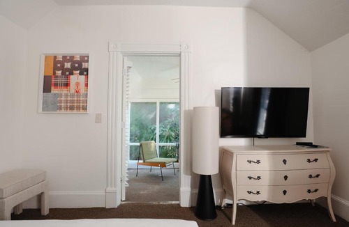 Lake Cherokee Hotel | Norment Parry by The Wellborn