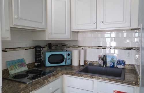 North Wildwood Condo | NORTH WILDWOOD - 1 BR - 1 Block to BEACH - Heated POOL