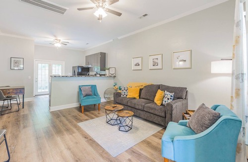 North Chattanooga House | Northshore Holiday Bungalow Walk to Walnut St Bridge, Coolidge Park & the river!