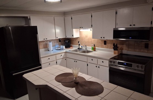 Crystal River House | Nostalgic 2bed home in Crystal River, Minutes to Kings bay, Manatees &more