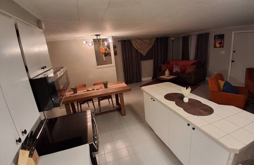 Crystal River House | Nostalgic 2bed home in Crystal River, Minutes to Kings bay, Manatees &more