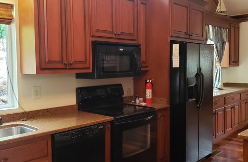 Madisonville House | NOT ACCEPTING BOOKINGS Private lake - PETS WELCOME