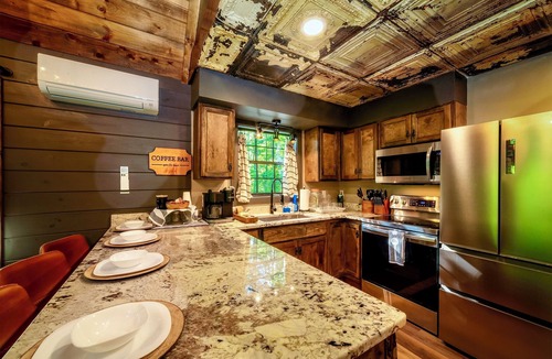 Almond Cabin | NOT YOUR GRANDMA’S CABIN! King Loft, WIFI, Game Room, Hot Tub & Fire Pit!