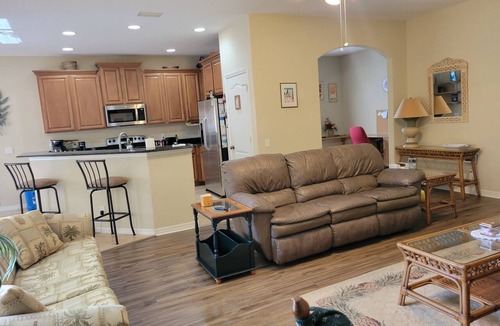Trafalgar House | Nov-April 3,400 a month, 3-bd/2ba w/resort Pool & Amenities in Cape Coral