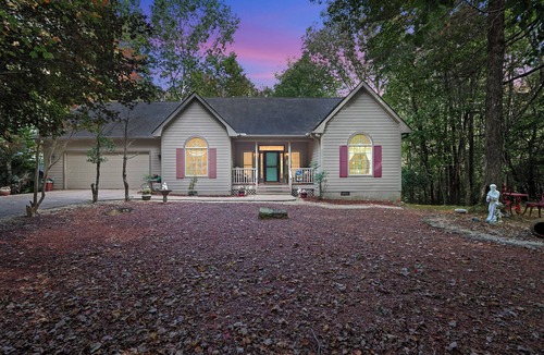 Brevard House | NOW AUGUST STAY HOLDING tee times. ON LAKE TIAROGA PEACEFUL GORGEOUS .