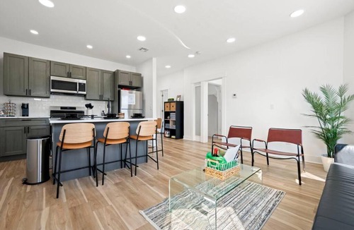Fair Lawn Apartment | NYC Access 4BR Duplex Sleeps 10, Free Parking