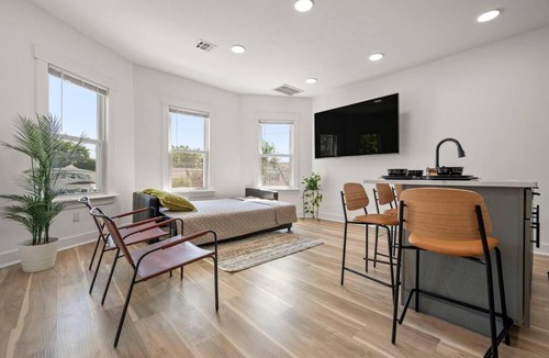 Fair Lawn Apartment | NYC Access 4BR Duplex Sleeps 10, Free Parking