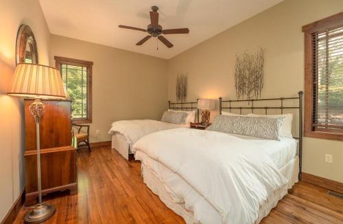 Pisgah Forest House | Oak Cottage in Sutton Knob · Oak Cottage in Sutton Knob